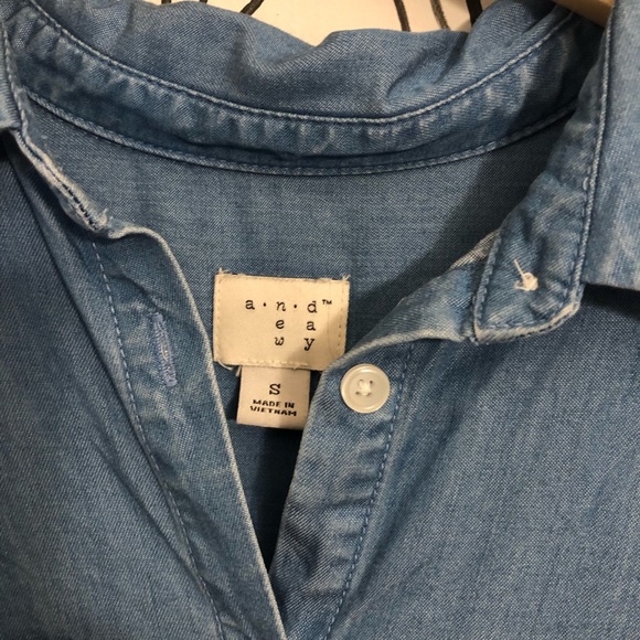 💕 Jean Button Up Blouse. - Picture 3 of 4